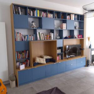 Photo Réalisation Bibliothèque et meuble télé Bois pour agencement intérieur par PL Agencement