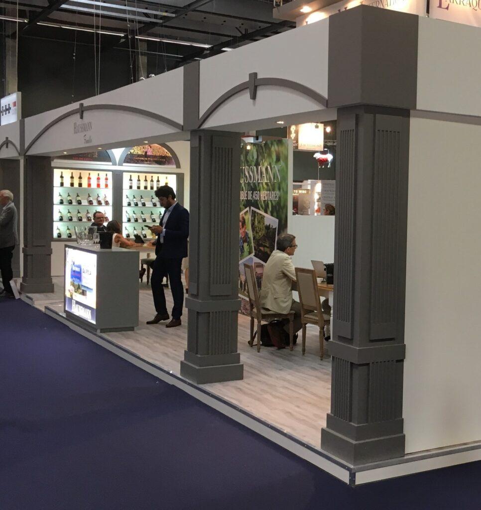 Photo 1 : Stand meuble en bois pour événementiel Haussman